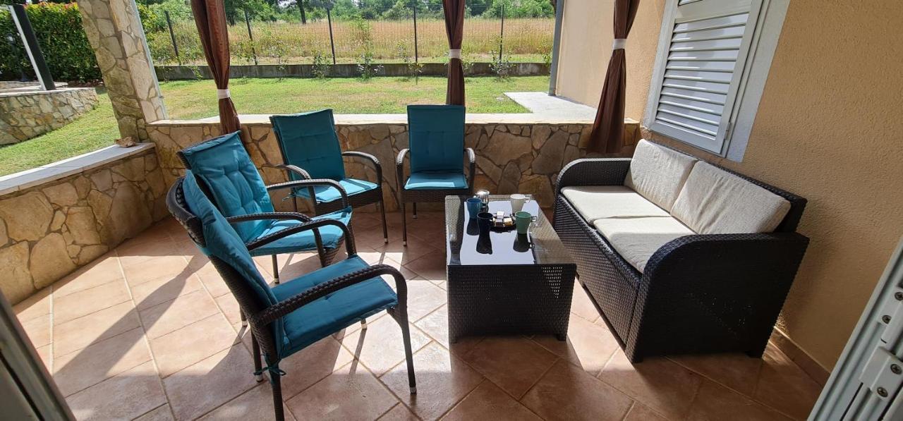 Sunny Garden Villa With Pool Loborika المظهر الخارجي الصورة