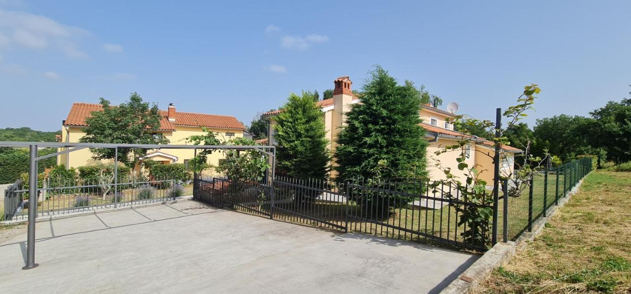 Sunny Garden Villa With Pool Loborika المظهر الخارجي الصورة